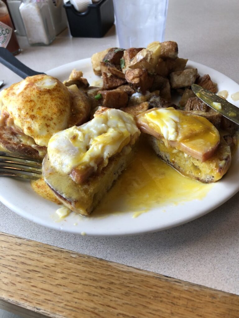 Cinnamon's Eggs Benedict